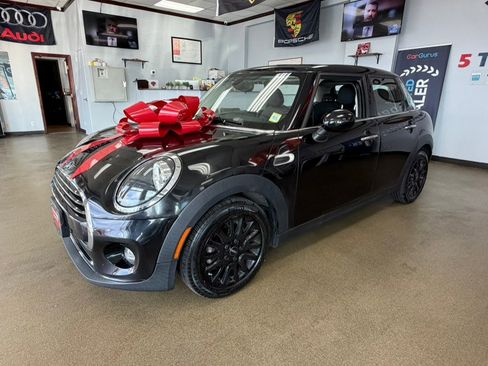 Used 2019 MINI Cooper 4-Door Hardtop FWD image 4