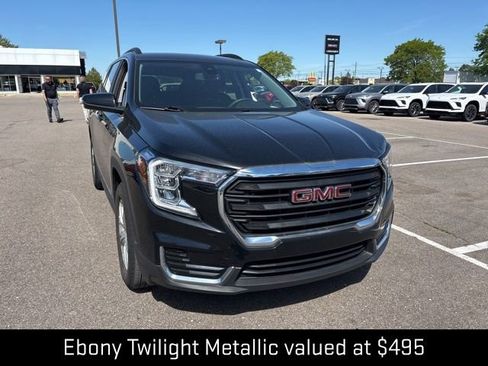Used 2023 GMC Terrain SLE w/ Driver Convenience Package FWD image 4
