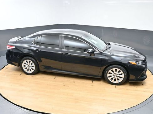 Used 2018 Toyota Camry LE FWD image 42