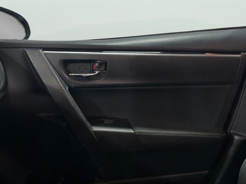 Used 2018 Toyota Corolla LE FWD image 13
