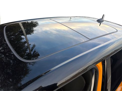 Used 2017 MINI Cooper 4-Door Hardtop image 12