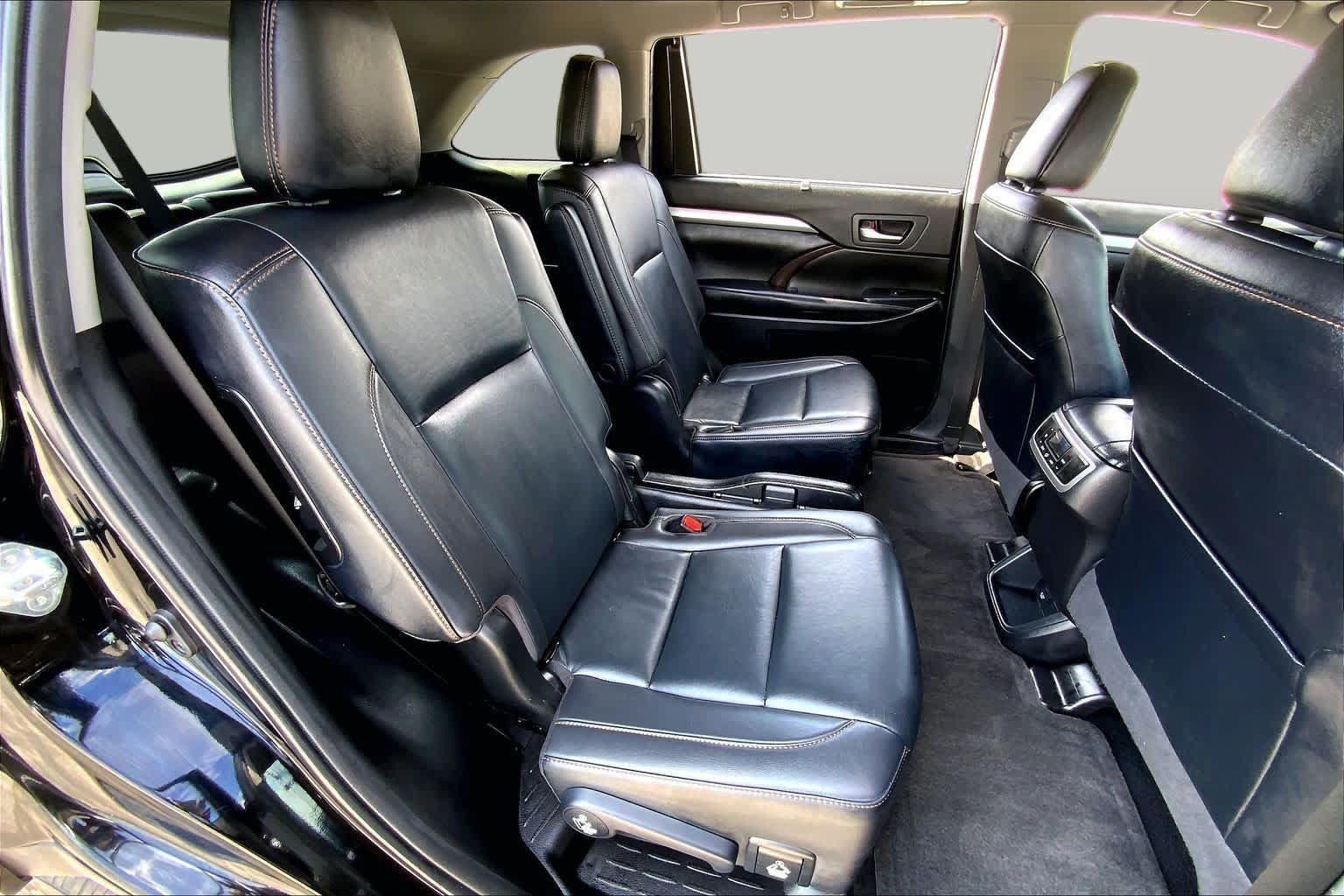 Used 2019 Toyota Highlander XLE AWD/4WD image 19