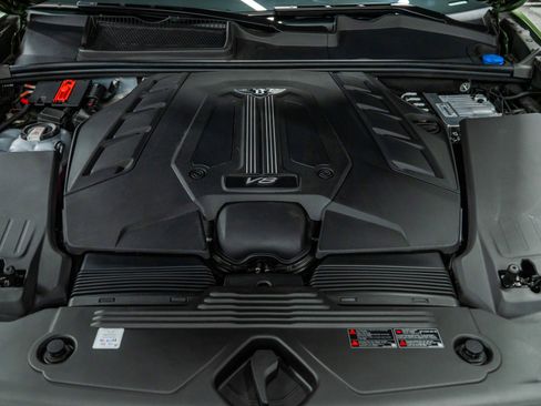 Used 2025 Bentley Bentayga image 11