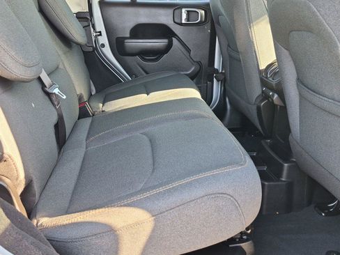 Used 2024 Jeep Wrangler Unlimited AWD/4WD image 7