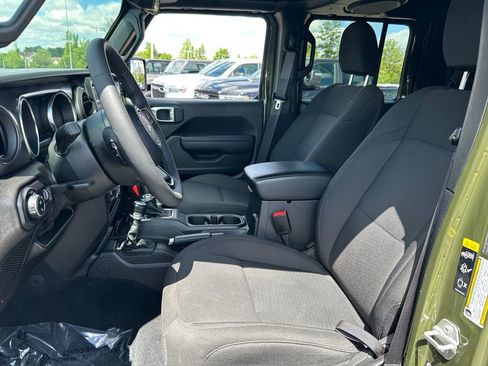Certified 2023 Jeep Gladiator Sport AWD/4WD image 20
