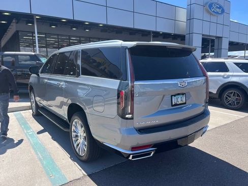 Used 2024 Cadillac Escalade ESV Premium Luxury AWD/4WD image 16