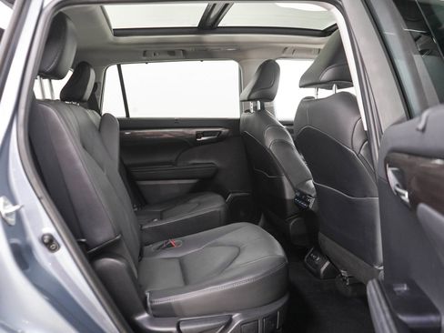 Used 2021 Toyota Highlander Platinum AWD/4WD image 12