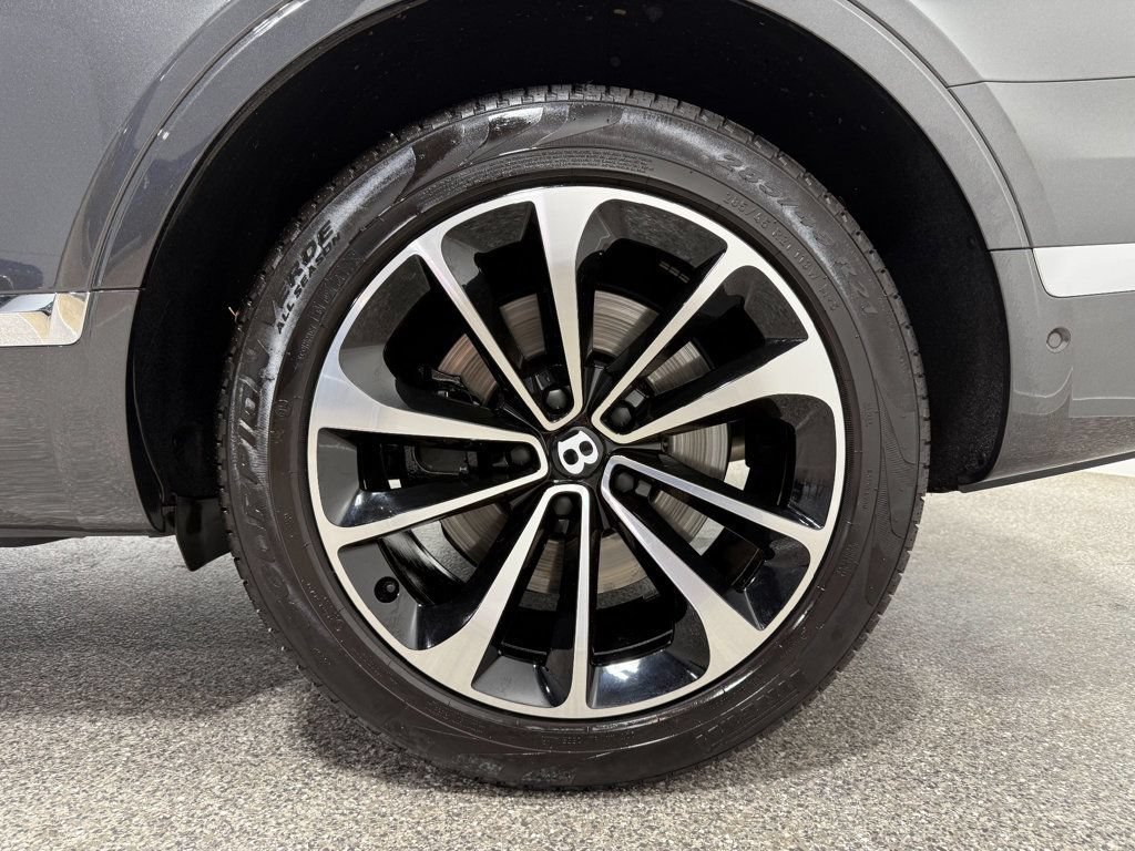 Used 2018 Bentley Bentayga Activity AWD/4WD image 9
