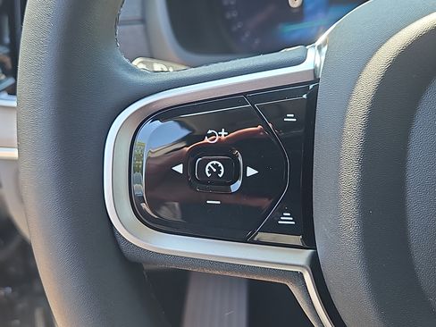 New 2026 Volvo XC90 T8 Plus w/ Protection Package Premier AWD/4WD image 11