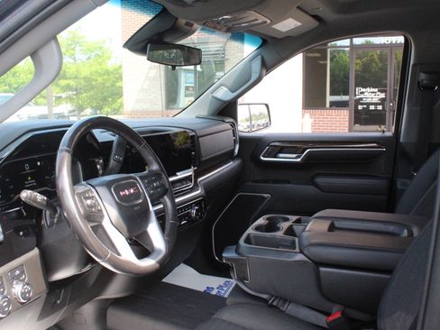 Used 2022 GMC Sierra 1500 Elevation w/ LPO, Elevation Black Package AWD/4WD image 16