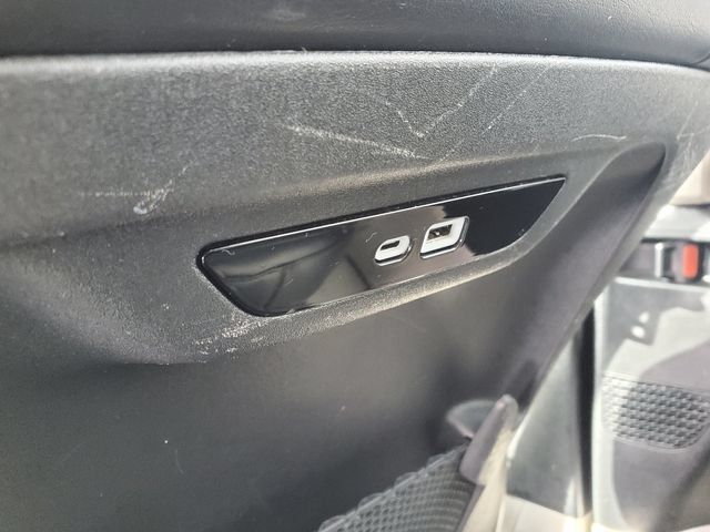 Used 2024 Chrysler Pacifica Touring-L FWD image 23