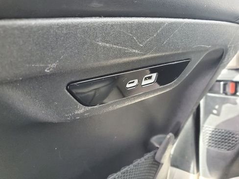 Certified 2024 Chrysler Pacifica Touring-L image 23