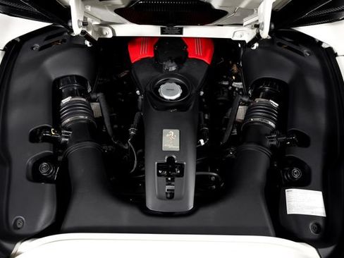 Used 2016 Ferrari 488 Spider RWD image 9
