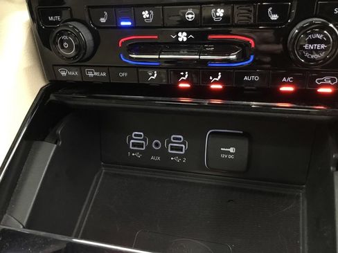 Used 2023 Jeep Grand Cherokee Limited w/ Luxury Tech Group II AWD/4WD image 28