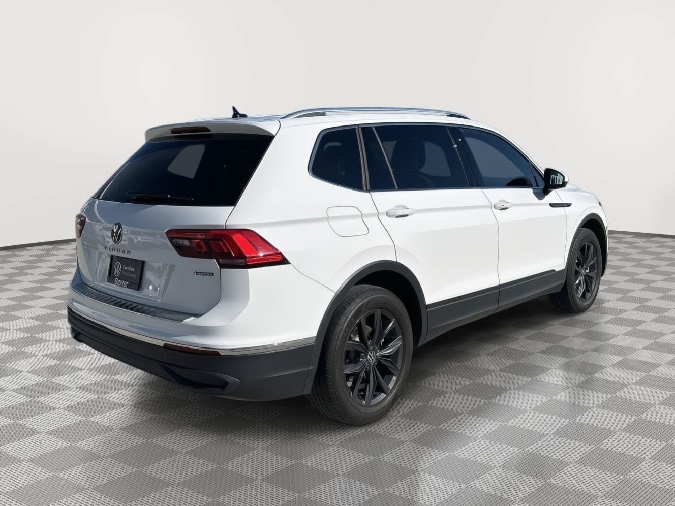 Certified 2024 Volkswagen Tiguan SE w/ Panoramic Sunroof Package AWD/4WD image 13