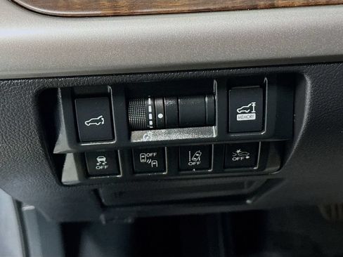 Used 2019 Subaru Outback 2.5i Limited AWD/4WD image 6
