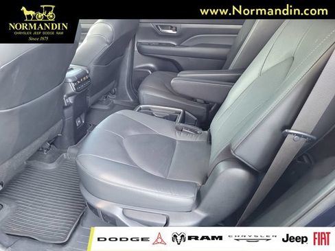 Used 2024 Toyota Grand Highlander AWD image 16
