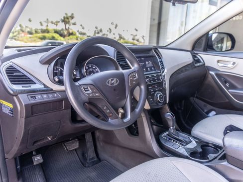 Used 2018 Hyundai Santa Fe SE FWD image 8