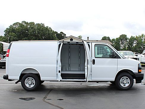 Used 2025 Chevrolet Express 3500 Extended w/ Driver Convenience Package RWD image 8