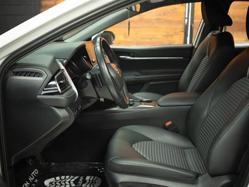 Used 2023 Toyota Camry SE FWD image 8