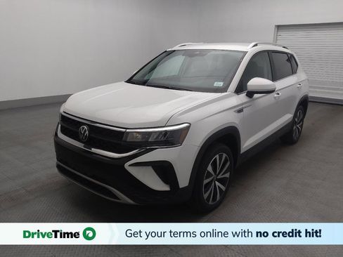 Used 2024 Volkswagen Taos SE image 1