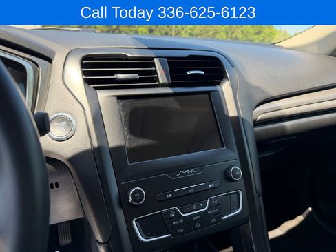 Used 2019 Ford Fusion SE w/ Equipment Group 151A FWD image 21