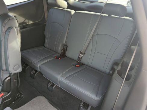 Used 2024 Buick Enclave Premium image 30