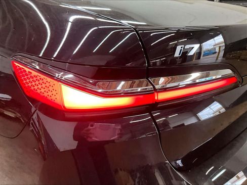 Used 2024 BMW i7 xDrive60 w/ Executive Package AWD/4WD image 31