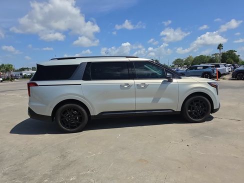 New 2027 Kia Carnival SX w/ Dark Edition Package FWD image 8