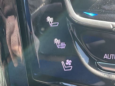 Used 2016 Cadillac Escalade Platinum image 25