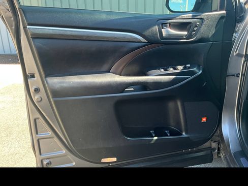 Used 2018 Toyota Highlander Limited AWD/4WD image 24