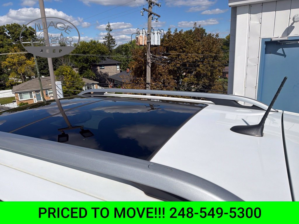 Used 2019 Jeep Cherokee Limited w/ Technology Group AWD/4WD image 8