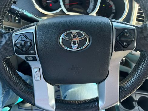 Used 2014 Toyota Tacoma 4x4 Access Cab V6 w/ TRD Sport Package image 31