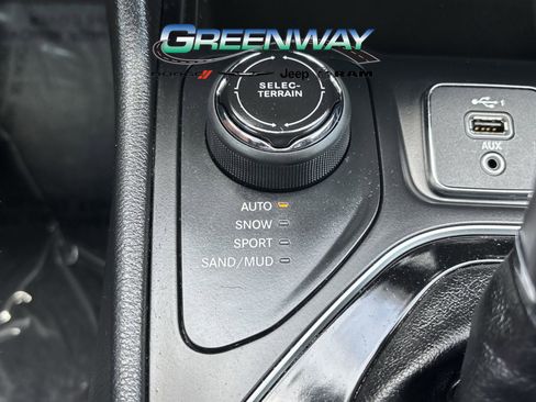 Used 2020 Jeep Cherokee Limited image 16