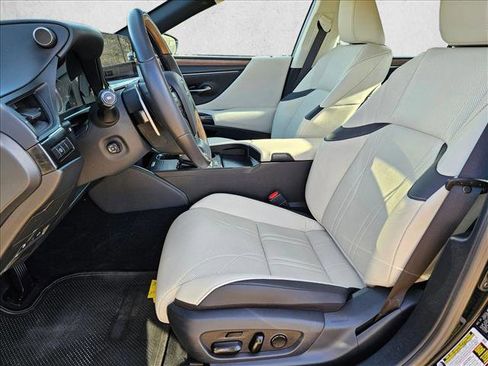 Used 2024 Lexus ES 350 w/ Luxury Package image 17