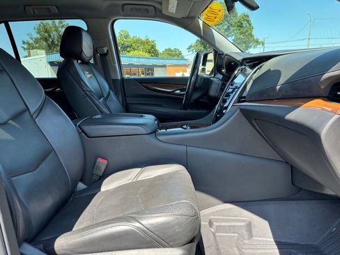 Used 2020 Cadillac Escalade 2WD image 27
