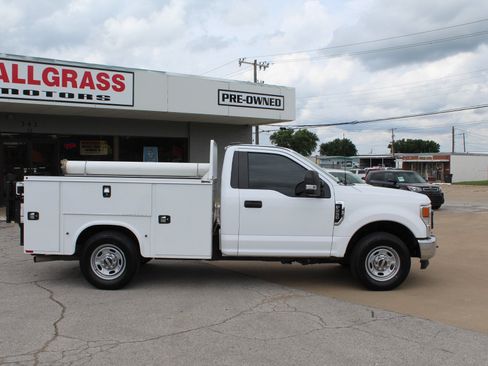 Used 2022 Ford F250 XL w/ Power Equipment Group RWD image 3