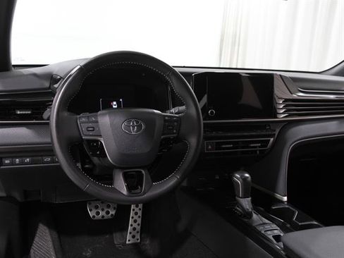 Used 2025 Toyota Camry SE image 6
