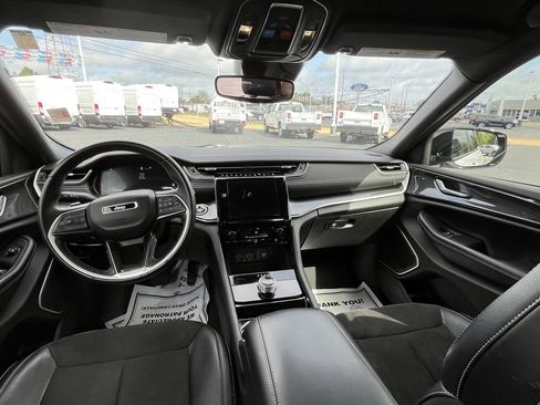 Used 2022 Jeep Grand Cherokee Altitude image 16