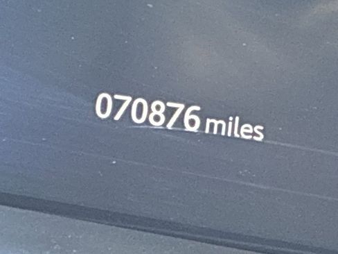 Used 2020 Land Rover Discovery Landmark AWD/4WD image 11