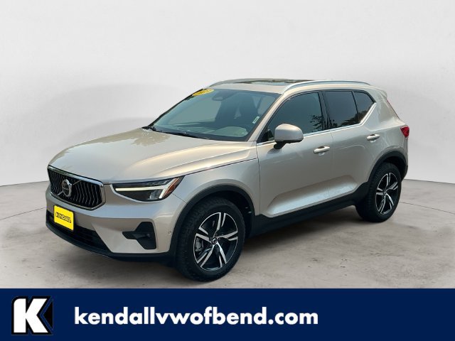 Used 2023 Volvo XC40 B5 Plus AWD/4WD image 1