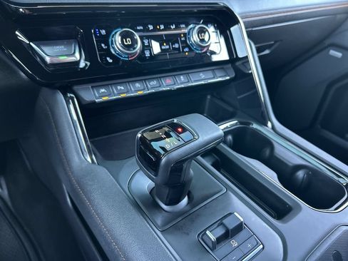 Used 2025 GMC Sierra 1500 AT4 w/ AT4 Premium Package AWD/4WD image 16
