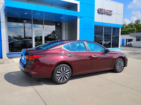 Used 2025 Nissan Altima 2.5 SV FWD image 6
