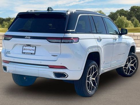 Used 2022 Jeep Grand Cherokee Summit AWD/4WD image 9