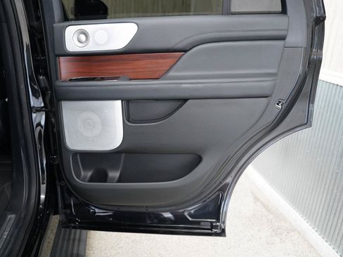 Used 2023 Lincoln Navigator Reserve AWD/4WD image 38