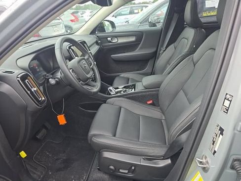 Used 2026 Volvo XC40 B5 Plus AWD/4WD image 6