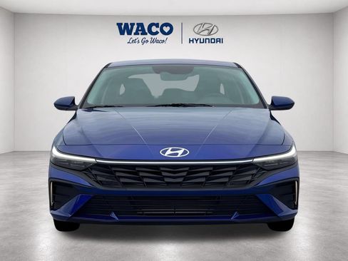 Used 2026 Hyundai Elantra SE w/ Cargo Package FWD image 2