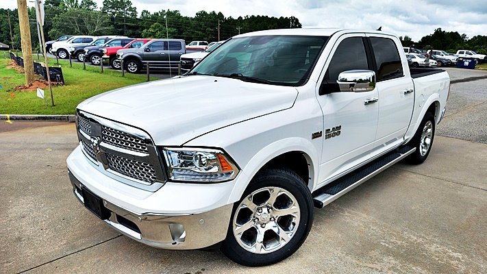 Used 2017 RAM 1500 Laramie w/ Convenience Group AWD/4WD image 3