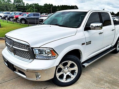 Used 2017 RAM 1500 Laramie w/ Convenience Group AWD/4WD image 3