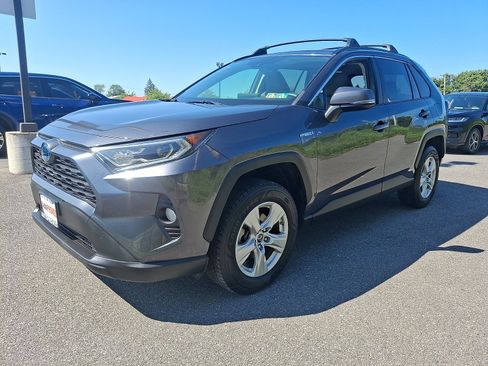 Used 2019 Toyota RAV4 XLE w/ Convenience Package AWD/4WD image 3